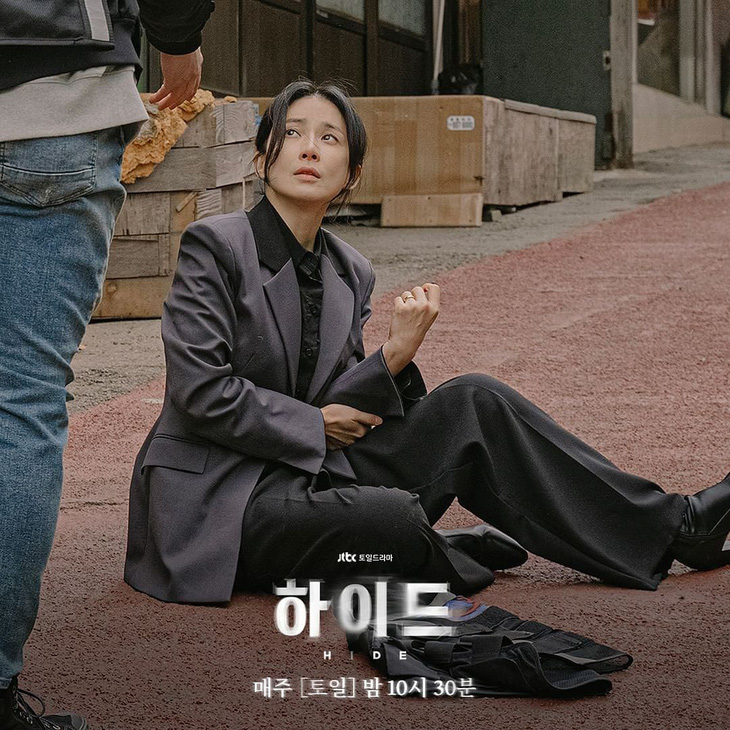 Cuộc sống yên bình bị đảo lộn sau sự mất tích bất ngờ của chồng, Na Moon Young (Lee Bo Young) cố gắng tìm chồng và trong hành trình cô đã vô tình khám phá được nhiều bí mật đằng sau sự mất tích của anh.