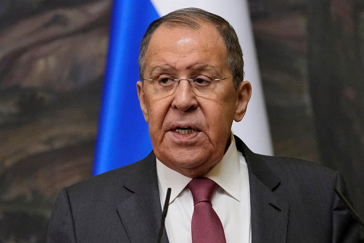 Ngoại trưởng Nga Sergei Lavrov chỉ trích kế hoạch hòa bình Ukraine đề xuất là vô nghĩa - Ảnh: REUTERS