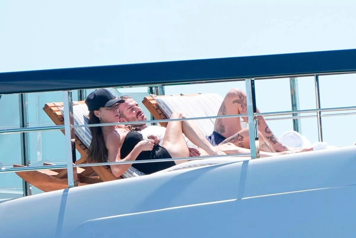 Vợ chồng David Beckham cùng nghỉ dưỡng trên du thuyền - Ảnh: SplashNews