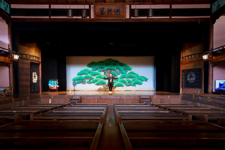 Nhà hát Uchikoza mở cửa cho các khách du lịch vào tham quan với phí 400 yên - Nguồn ảnh: Ngô Trần Hải An (Quỷ Cốc Tử)