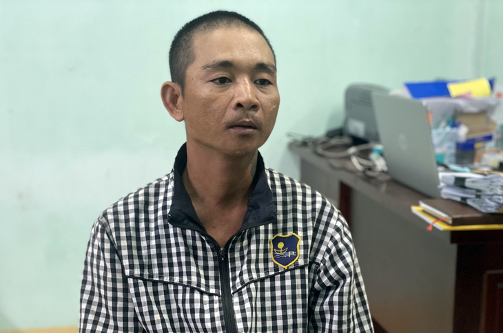 Nguyễn Thanh Tuấn tại cơ quan công an - Ảnh: Công an cung cấp