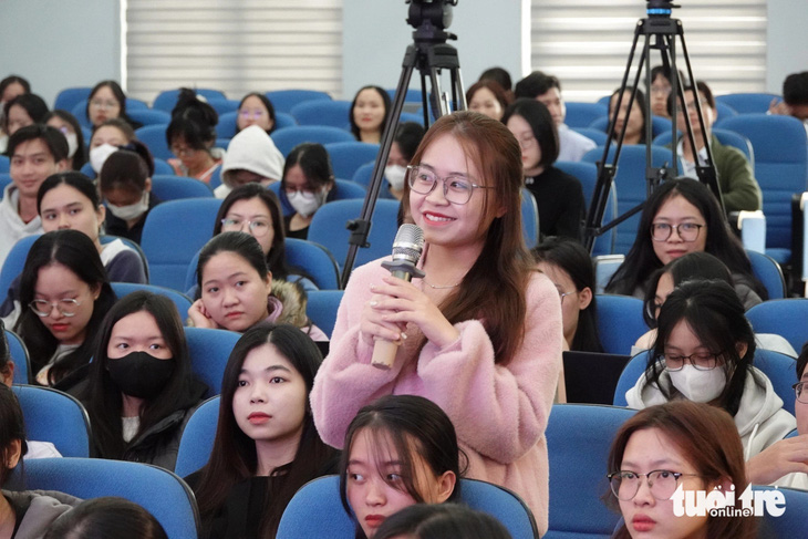 Sinh viên Đà Nẵng cho rằng họ đang đứng trước cơ hội và thách thức để thích ứng xu hướng toàn cầu - Ảnh: Đ.N.