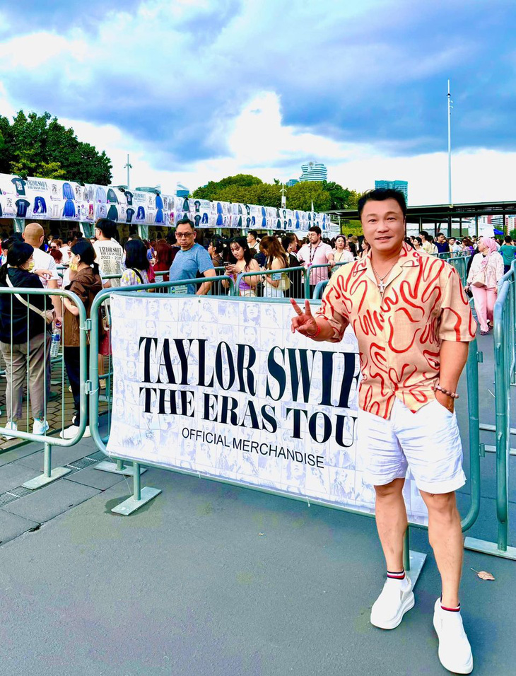 Lý Hùng chia sẻ khoảnh khắc tham dự đêm concert đầu tiên của Taylor Swift tại Singapore
