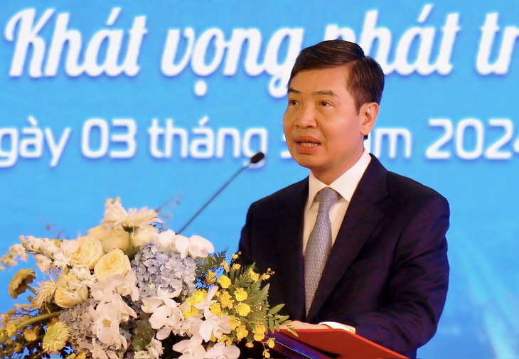 Ông Tạ Anh Tuấn - chủ tịch UBND tỉnh Phú Yên - phát biểu tại hội nghị - Ảnh: HÀ MY