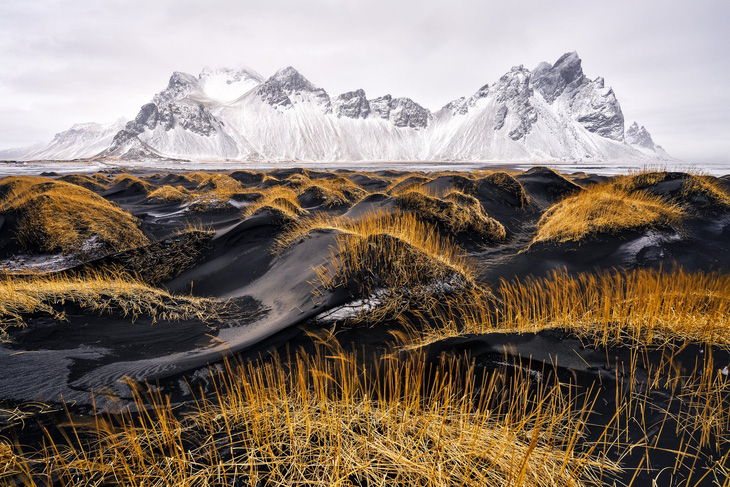 Giải Vàng hạng mục Phong cảnh và môi trường, chụp cảnh mùa đông ở Stokksnes, Iceland (tác giả: Ivan Pedretti) - Ảnh: WNPA