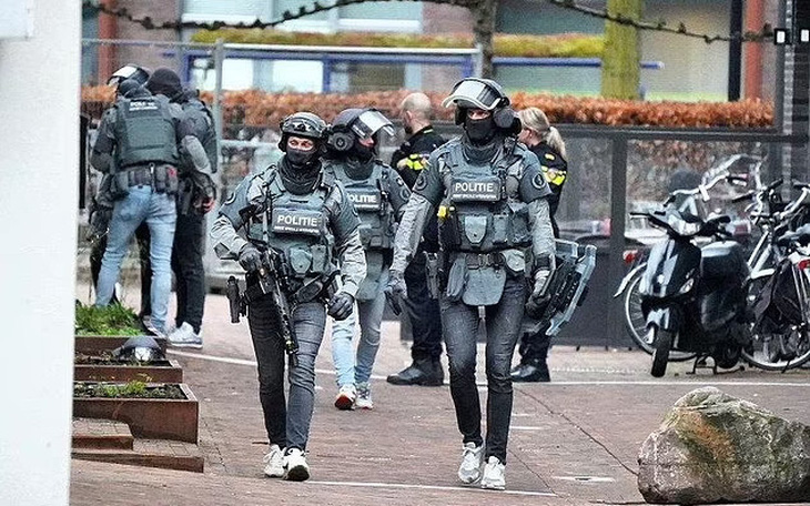 Điều chuyên gia chất nổ, sơ tán 150 hộ gia đình để đối phó vụ bắt cóc con tin tại Hà Lan