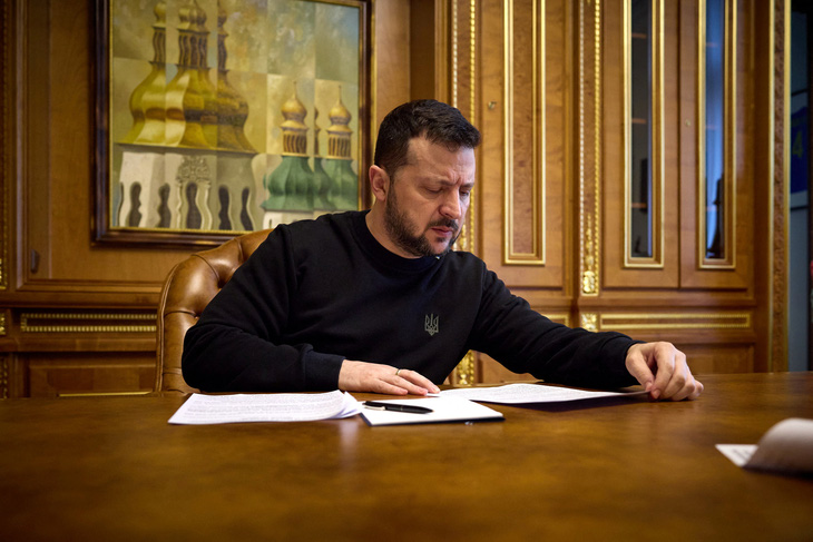 Tổng thống Ukraine Volodymyr Zelensky - Ảnh: REUTERS