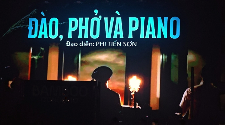 Hình ảnh từ phim Đào, phở và piano xuất hiện trong tiết mục Người Hà Nội - Ảnh: MI LY