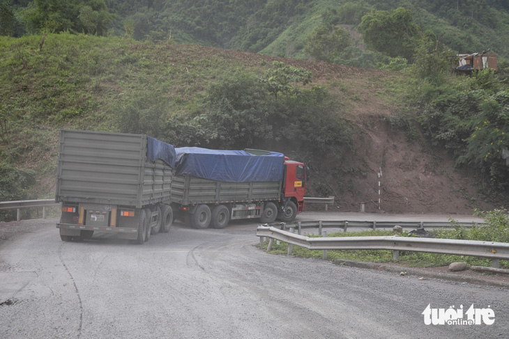 Năm 2023, có 2,2 triệu tấn than nhập từ tỉnh Sê Kông vào Quảng Trị - Ảnh: HOÀNG TÁO