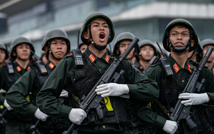 Mãn nhãn màn tổng duyệt diễu binh của hơn 5.000 cảnh sát cơ động