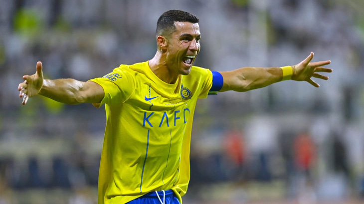 Ronaldo ăn mừng cú hat-trick vào lưới Al Tai - Ảnh: Reuters