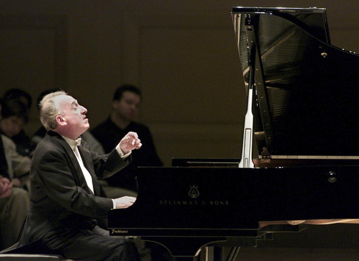 Maurizio Pollini chơi đàn ở tuổi ngoại 80