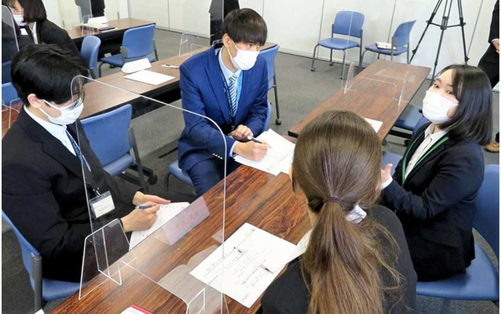 Nhật Bản cho phép nhiều sinh viên nước ngoài ở lại làm việc