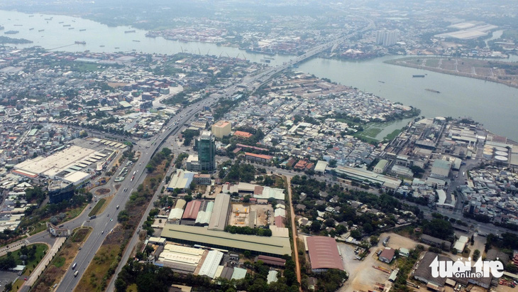 Khu công nghiệp Biên Hòa 1 rộng 340ha, có vị trí đắc địa như tiếp giáp quốc lộ 1, sông Đồng Nai và kết nối với Bình Dương, TP.HCM thông qua cầu Đồng Nai