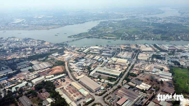 Trong giai đoạn 1, các doanh nghiệp nằm ở phía nam khu công nghiệp sẽ hoàn thành di dời trước tháng 12-2024. Khu vực này có diện tích hơn 75ha, tiếp giáp cầu An Hảo, xa lộ Hà Nội và khu Trung tâm chính trị - hành chính tỉnh Đồng Nai