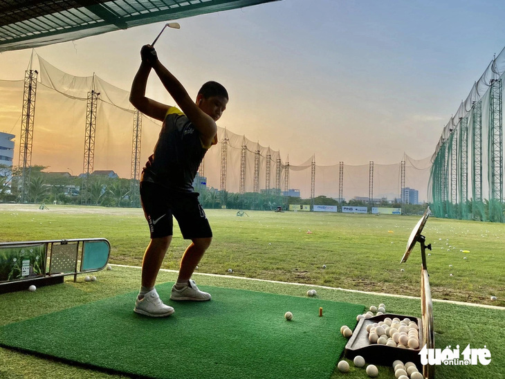 Sân tập golf tại công viên Thanh Niên ở Đà Nẵng cho thuê 10 năm với trị giá hợp đồng 24,25 tỉ đồng - Ảnh: TRƯỜNG TRUNG