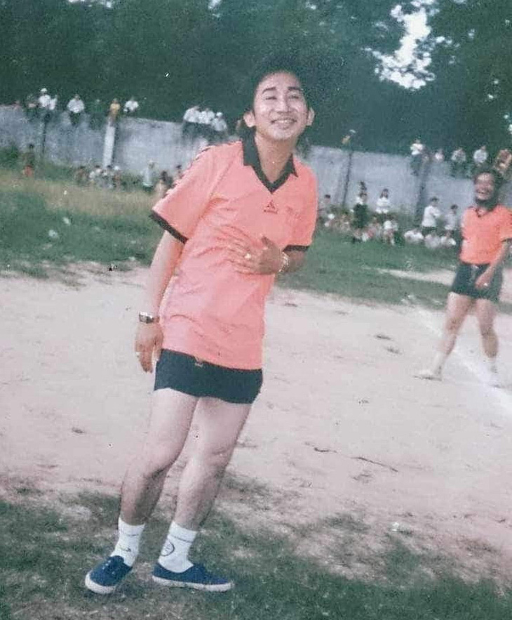 Kim Tử Long và niềm đam mê đá bóng thời niên thiếu - Ảnh: Facebook Kim Tử Long