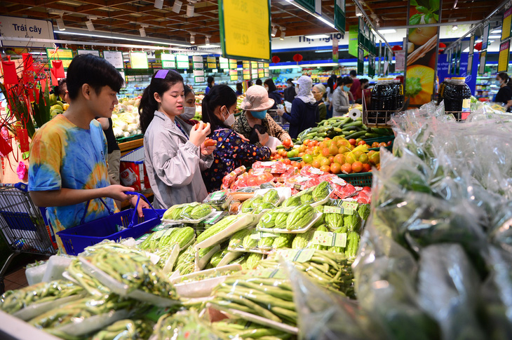 Nhiều chương trình khuyến mãi được triển khai liên tục của hệ thống siêu thị Co.opmart/Co.opXtra thuộc Saigon Co.op thu hút lượng lớn khách mua sắm - Ảnh: QUANG ĐỊNH