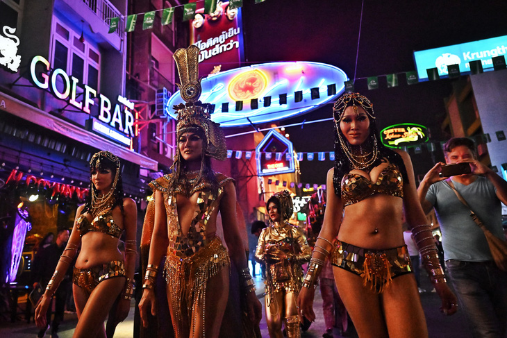 Lễ hội Halloween trên đường Khaosan ở Bangkok, Thái Lan - Ảnh: AFP