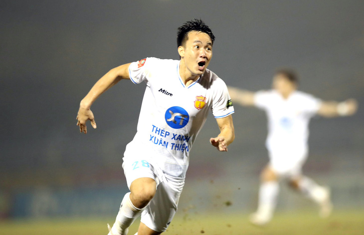 Niềm vui của CLB Nam Định sau chiến thắng nghẹt thở trước SLNA  - Ảnh: NAM ĐỊNH FC