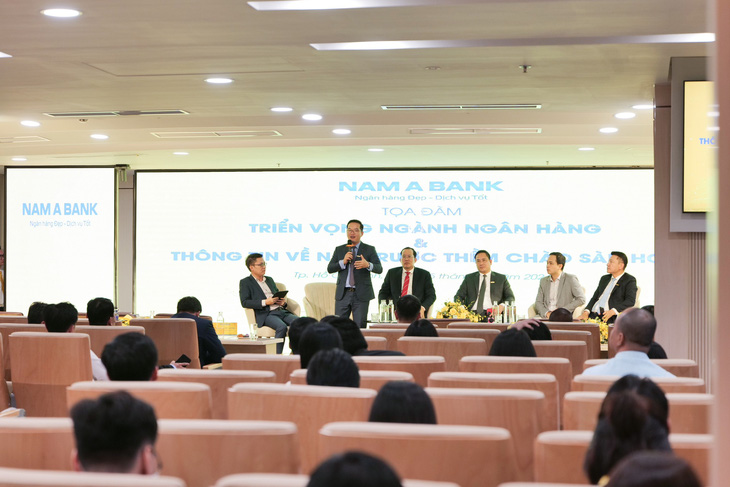 Ông Võ Hoàng Hải, phó tổng giám đốc Nam A Bank, nói về lý do đến giờ cổ phiếu NAB mới chuyển sàn - Ảnh: A.H.
