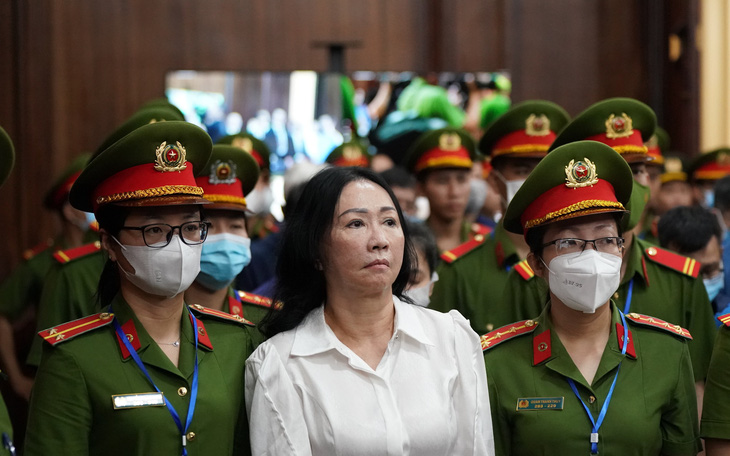 Vụ Vạn Thịnh Phát: Luật sư đề nghị cho vợ chồng bị cáo Trương Mỹ Lan được ngồi khi xét xử