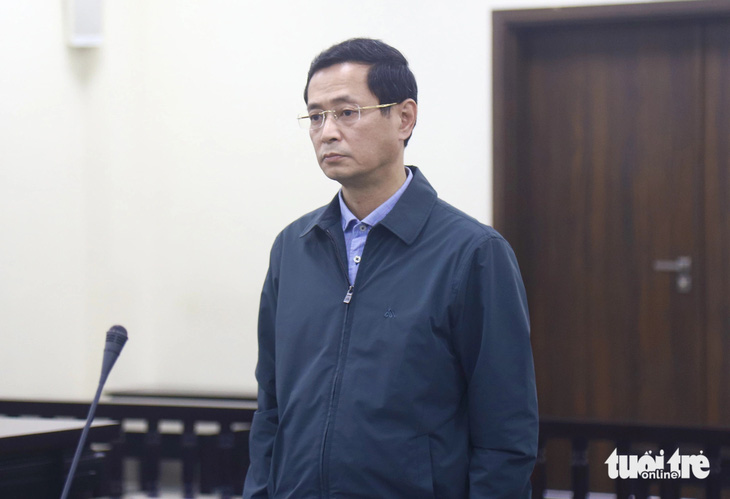 Bị cáo Trương Quang Việt, cựu giám đốc CDC Hà Nội, tại tòa - Ảnh: DANH TRỌNG