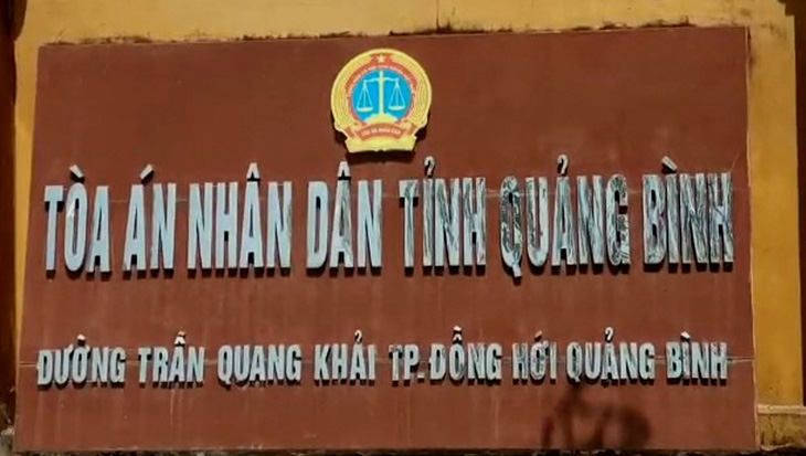 Tòa án nhân dân tỉnh Quảng Bình nơi nữ cán bộ vừa được cho nghỉ việc vì đi du lịch Mỹ rồi không về - Ảnh: QUỐC NAM