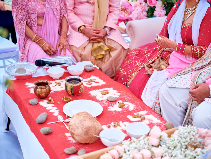 Các hoạt động truyền thống, đặc trưng của đám cưới Ấn Độ đều được thực hiện trong suốt 3 ngày diễn ra lễ cưới. 
