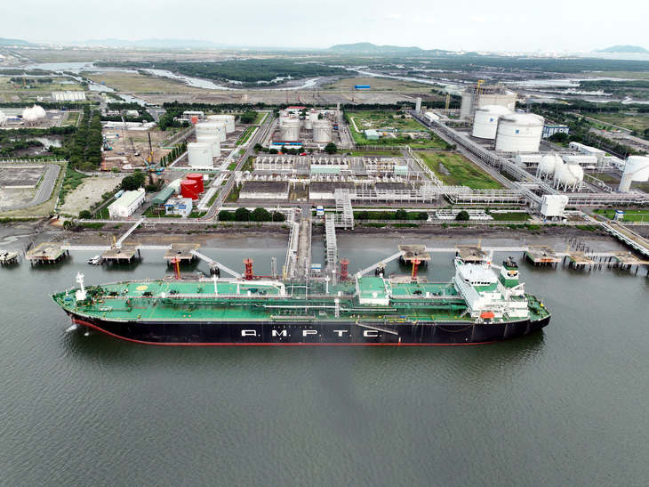 Năm qua, PV Gas đã hoàn thành dự án kho chứa LNG 1 triệu tấn tại Thị Vải, giúp chủ động nguồn cung khí cho các nhà máy sản xuất điện và đạm ở Việt Nam - Ảnh: PVGAS