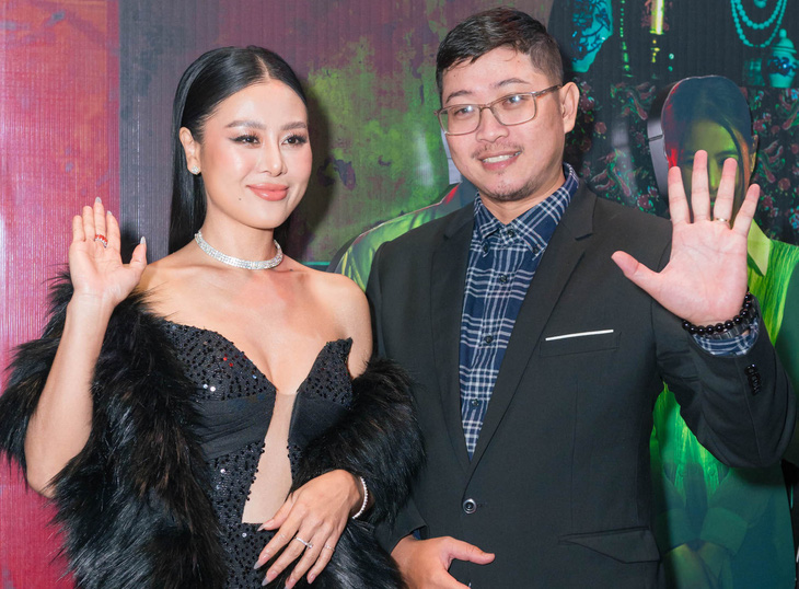 Đạo diễn Lưu Thành Luân và diễn viên Nam Thư khi ra mắt phim Quỷ cẩu - Ảnh: ĐPCC