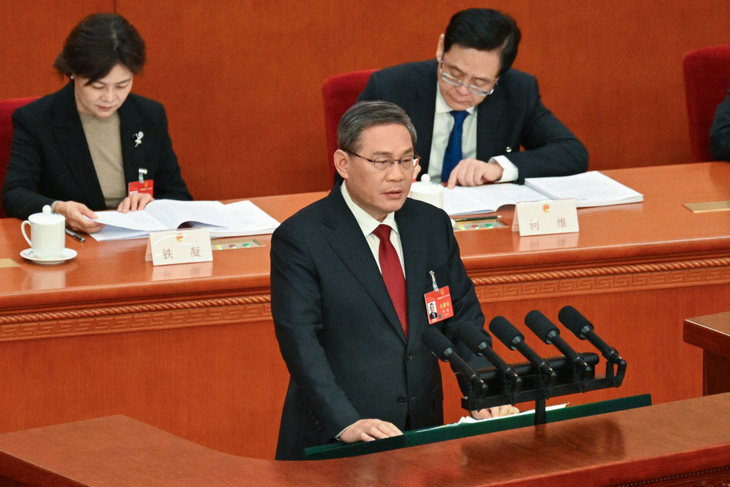 Thủ tướng Trung Quốc Lý Cường phát biểu trong phiên khai mạc kỳ họp Đại hội đại biểu nhân dân toàn quốc (tức Quốc hội) Trung Quốc khóa 14, tại Đại lễ đường nhân dân ở Bắc Kinh sáng 5-3 - Ảnh: AFP
