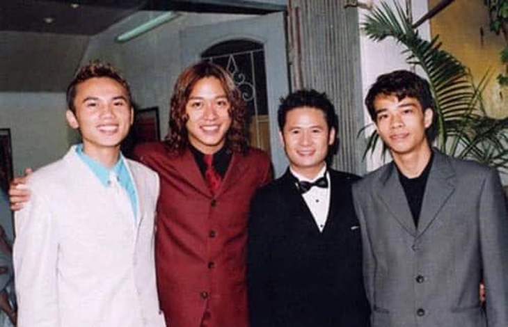 Ảnh thời trẻ của 4 thành viên nhóm Quả Dưa Hấu gồm: Anh Tú, Tuấn Hưng, Bằng Kiều, Tường Văn (trái qua)