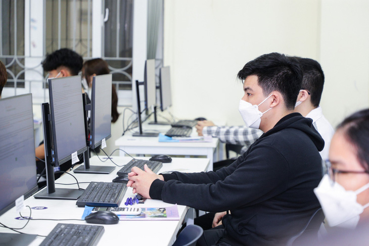 Thí sinh dự thi đánh giá năng lực của Đại học Quốc gia Hà Nội năm 2023 - Ảnh: TTKT