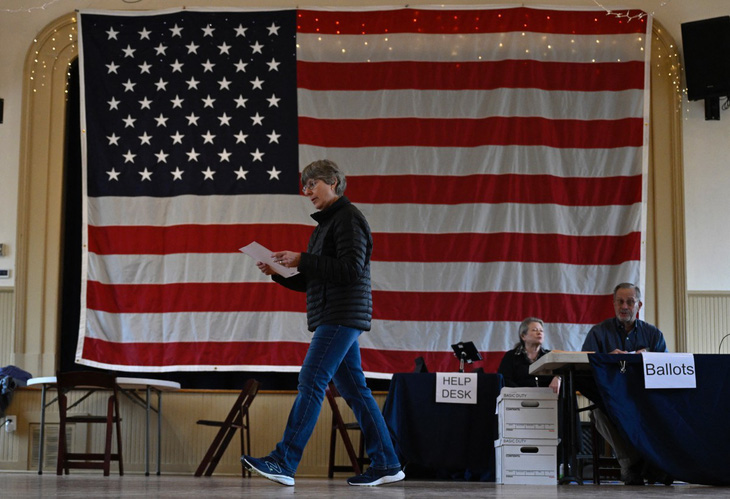 Cử tri Mỹ bỏ phiếu ở bang Virginia ngày 5-3 - Ảnh: AFP