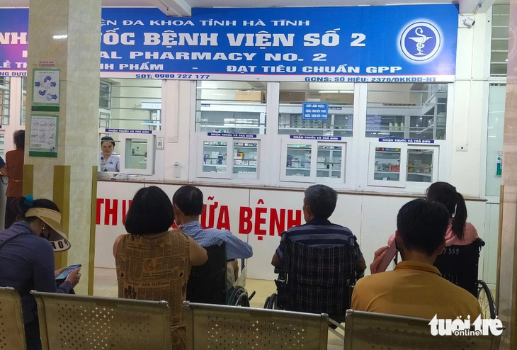 Người dân đến khám chữa bệnh tại Bệnh viện Đa khoa tỉnh Hà Tĩnh - Ảnh: LÊ MINH