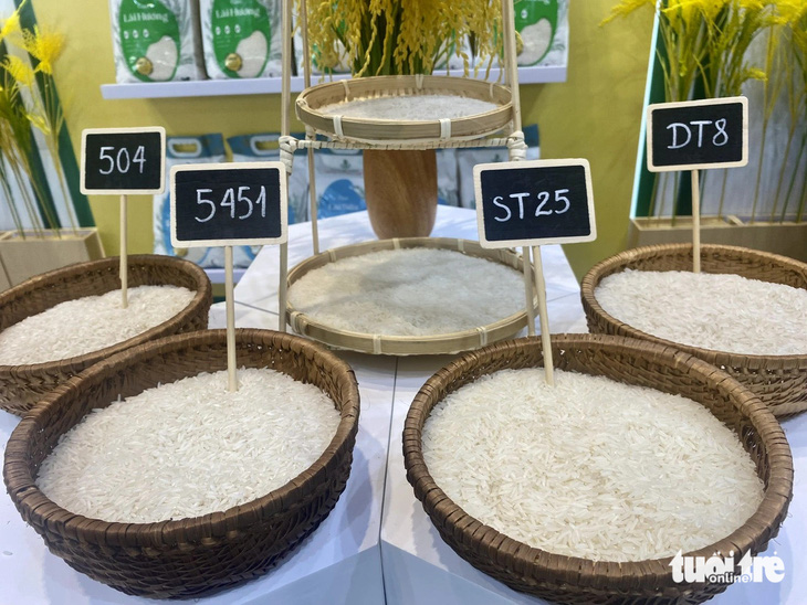 Các sản phẩm gạo Việt Nam được giới thiệu trước các "ông lớn" trong ngành lúa gạo trên thế giới - Ảnh: TRƯỜNG TRUNG