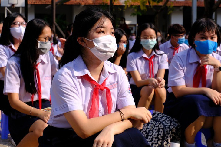 Học sinh Trường THCS Trần Văn Ơn trong một hoạt động tại sân trường - Ảnh: MỸ DUNG
