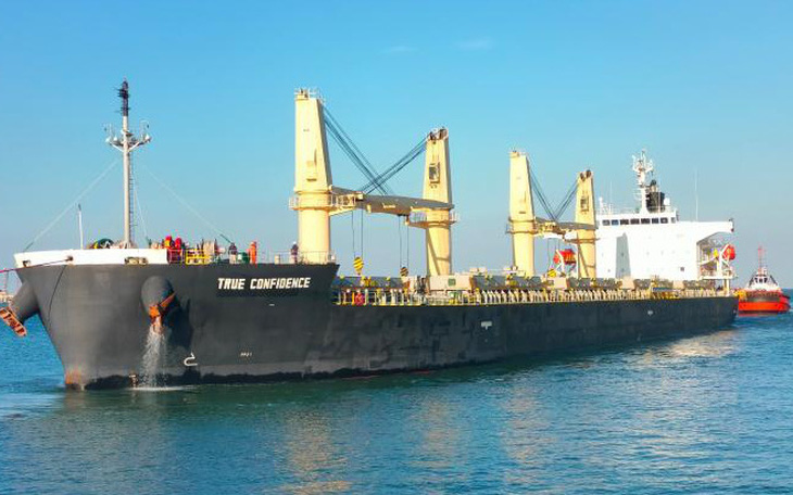 Một thuyền viên Việt Nam thiệt mạng khi tàu chở hàng trúng tên lửa tại Biển Đỏ