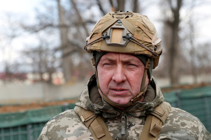 Chỉ huy của lực lượng Ukraine Oleksandr Pavliuk đến thăm vùng Donetsk vào năm 2022 - Ảnh: REUTERS