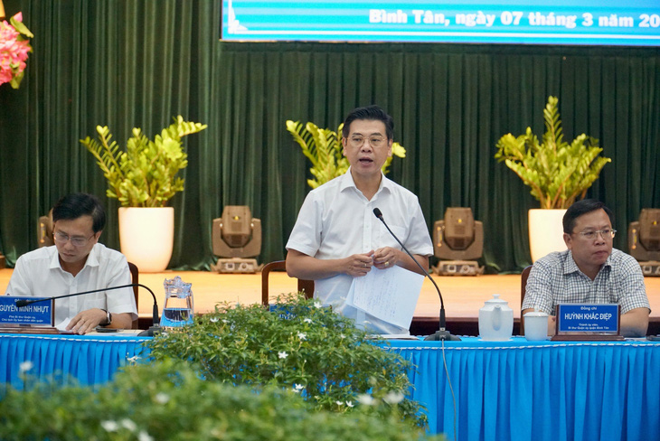 Phó chủ tịch UBND TP.HCM Nguyễn Văn Dũng phát biểu kết luận hội nghị - Ảnh: CẨM NƯƠNG 