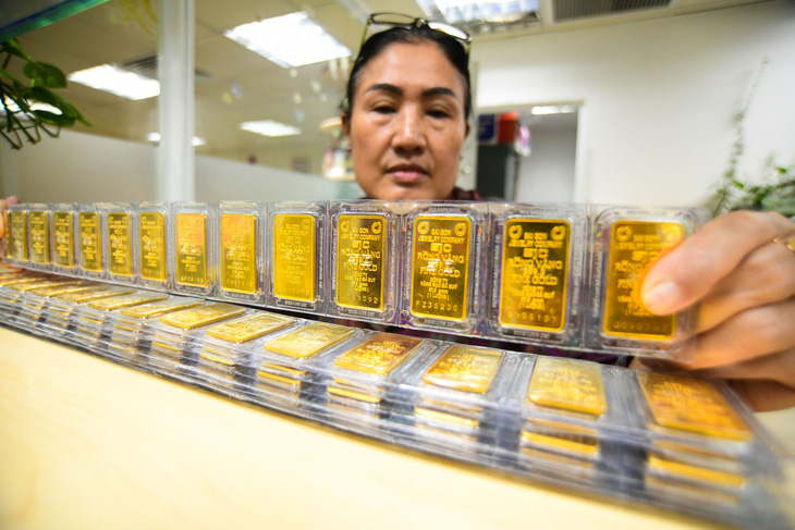 Tăng từng giờ, giá vàng miếng lập đỉnh mới gần 82 triệu đồng/lượng