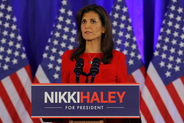 Ứng viên tranh cử tổng thống Mỹ 2024 Nikki Haley phát biểu tại Charleston (South Carolina, Mỹ) ngày 6-3, tuyên bố rút khỏi cuộc đua đề cử của Đảng Cộng hòa - Ảnh: REUTERS 
