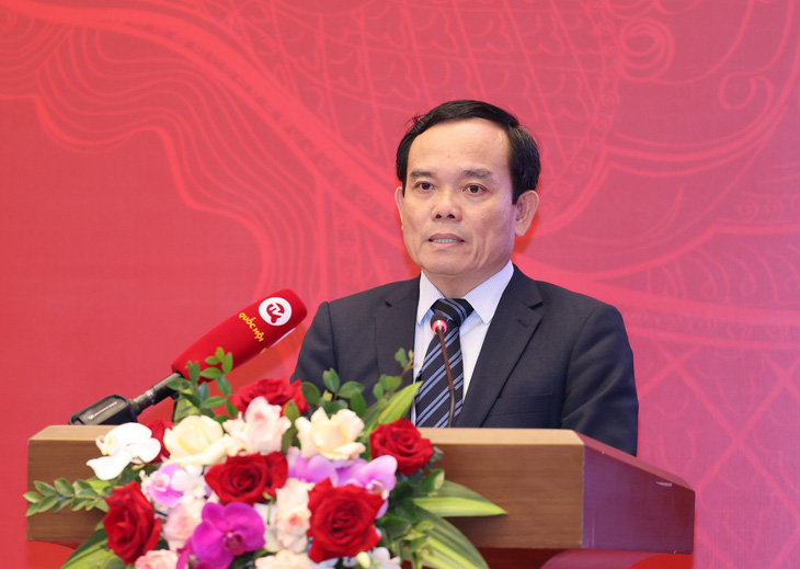 Phó thủ tướng Trần Lưu Quang báo cáo tại hội nghị - Ảnh: GIA HÂN
