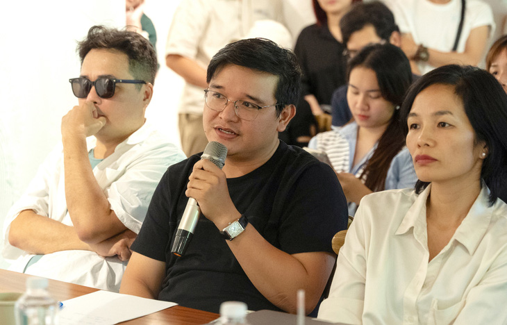 Đạo diễn Võ Thanh Hòa (giữa) và đạo diễn Phan Đăng Di, nhà sản xuất Trần Thị Bích Ngọc tại một sự kiện về điện ảnh - Ảnh: Trigger Film Academy