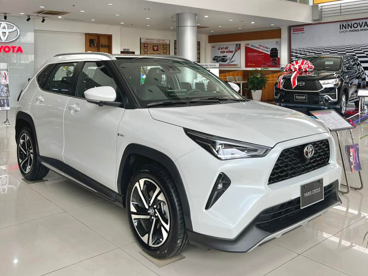 Cùng là xe hybrid, Toyota Yaris Cross có giá bán thực tế cao hơn khoảng 100 triệu đồng so với Kicks - Ảnh: Đại lý Toyota/Facebook