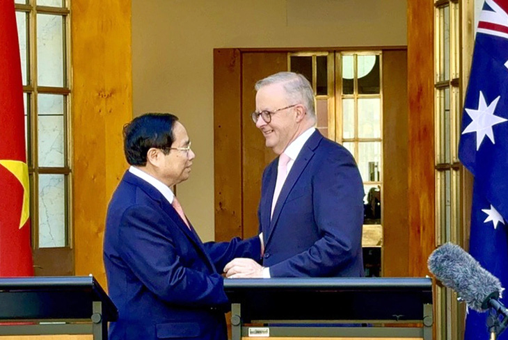 Thủ tướng Phạm Minh Chính và Thủ tướng Úc Anthony Albanese tại cuộc họp báo tuyên bố nâng cấp quan hệ ngày 7-3 - Ảnh: DUY LINH