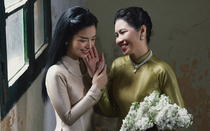 Dương Hoàng Yến cùng mẹ hóa cô gái Hà Nội xưa trong bộ ảnh mới