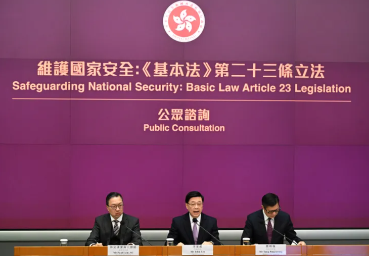 Đặc khu trưởng Hong Kong Lý Gia Siêu thúc giục các nhà lập pháp Hong Kong sớm thông qua dự luật - Ảnh: AFP