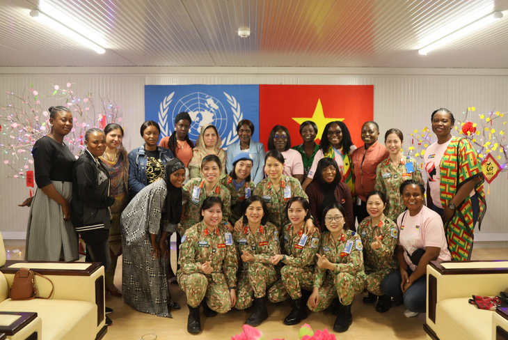 Niềm vui của các nữ quân nhân Việt Nam đang làm nhiệm vụ gìn giữ hòa bình Liên Hiệp Quốc nhân Ngày Quốc tế Phụ nữ 8-3 - Ảnh: Đội Công binh Việt Nam